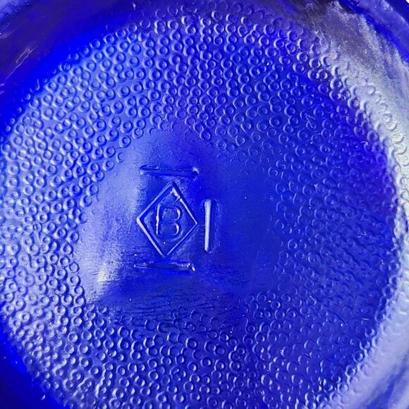 Vintage Boyd's Glass Co. Cobalt Blue Glass Basket With Embossed Floral & Bow Des - Picture 6 of 6